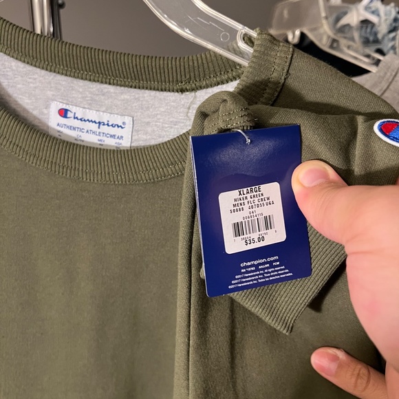 Champion Crewneck - Picture 4 of 4